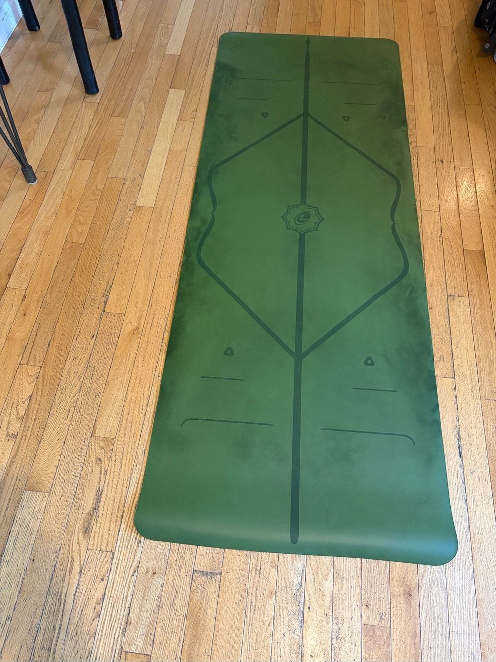 Green Alignment Yoga Mat with Central Grip